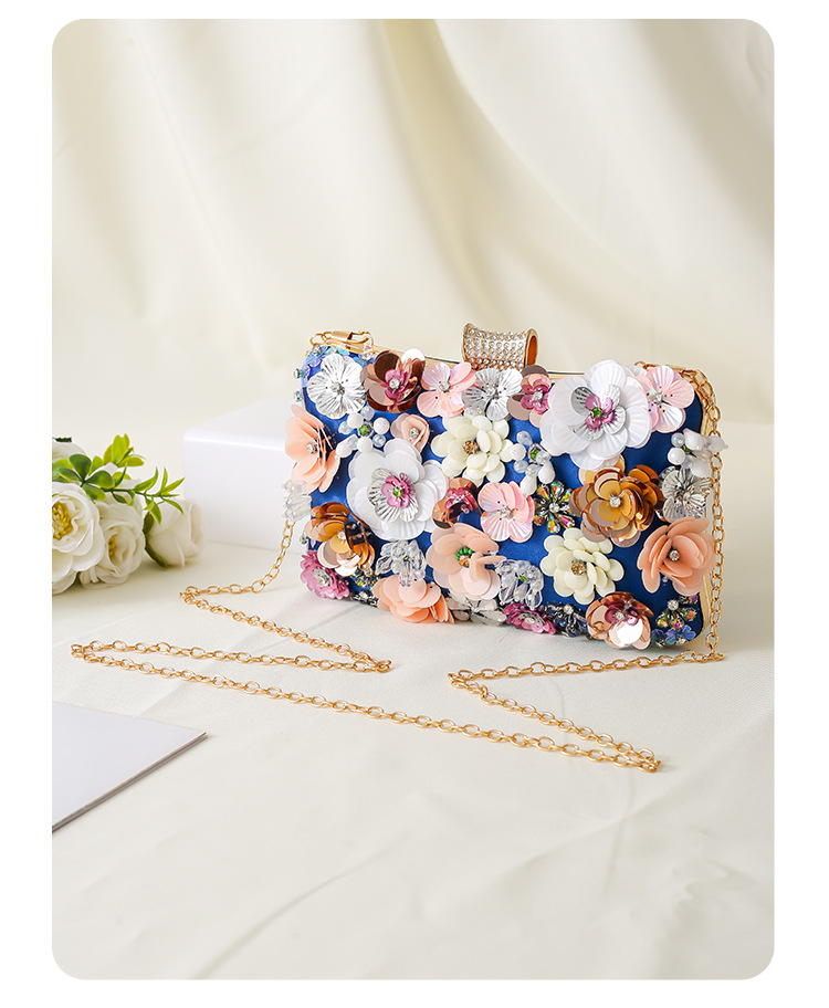 Bolso de mano con flores de primavera