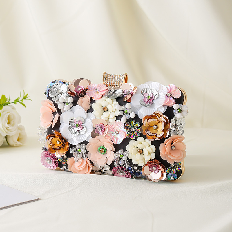 Bolso de mano con flores de primavera