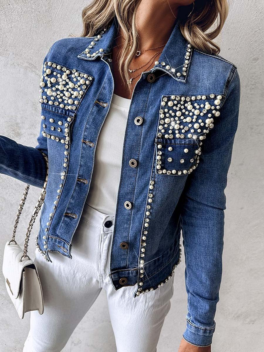 Veste en jean avec décoration en perles et strass 