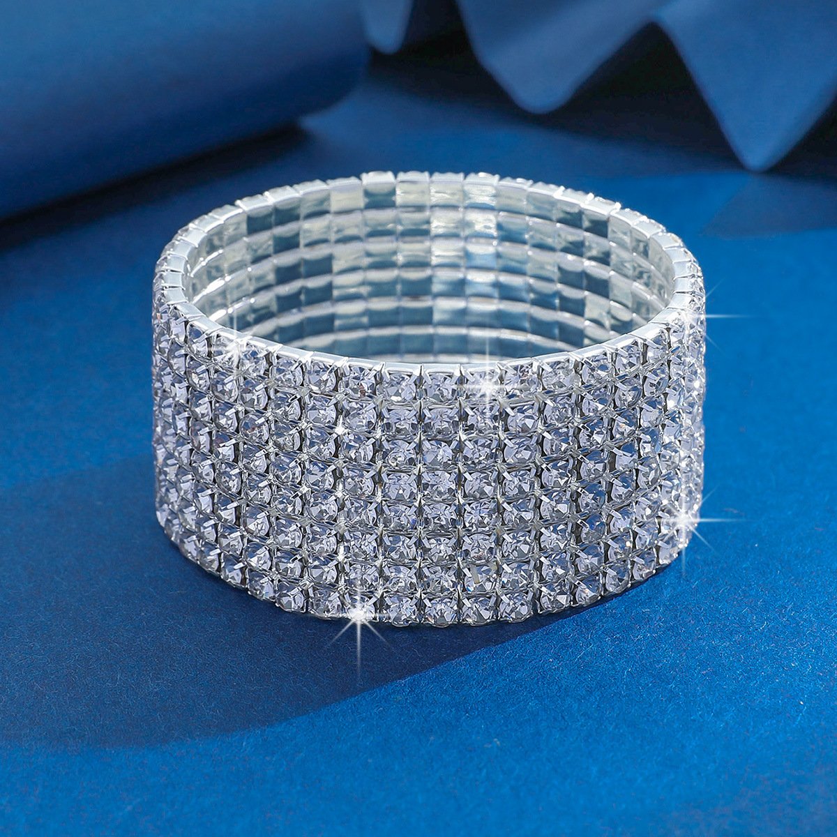 Elegante pulsera de diamantes con múltiples drenajes