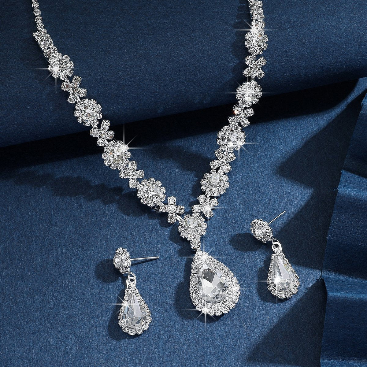 Silver Plated Stand Crystal Jewelry Set