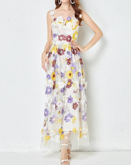 Vestido camisola con bordado floral