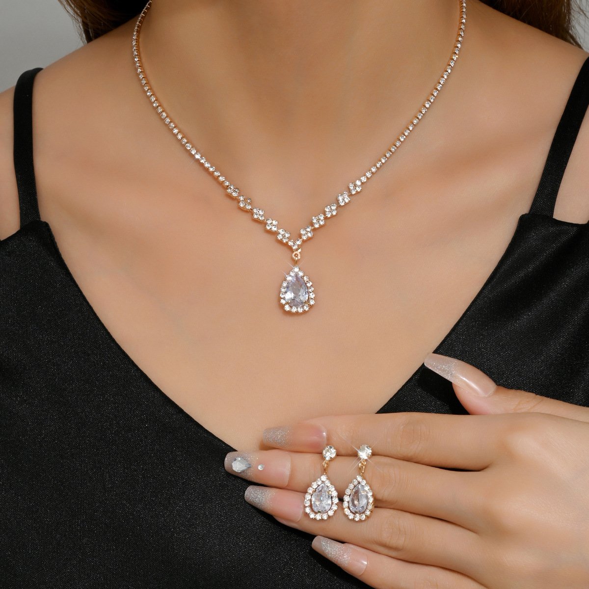 Conjunto de joyas de cristal en forma de lágrima