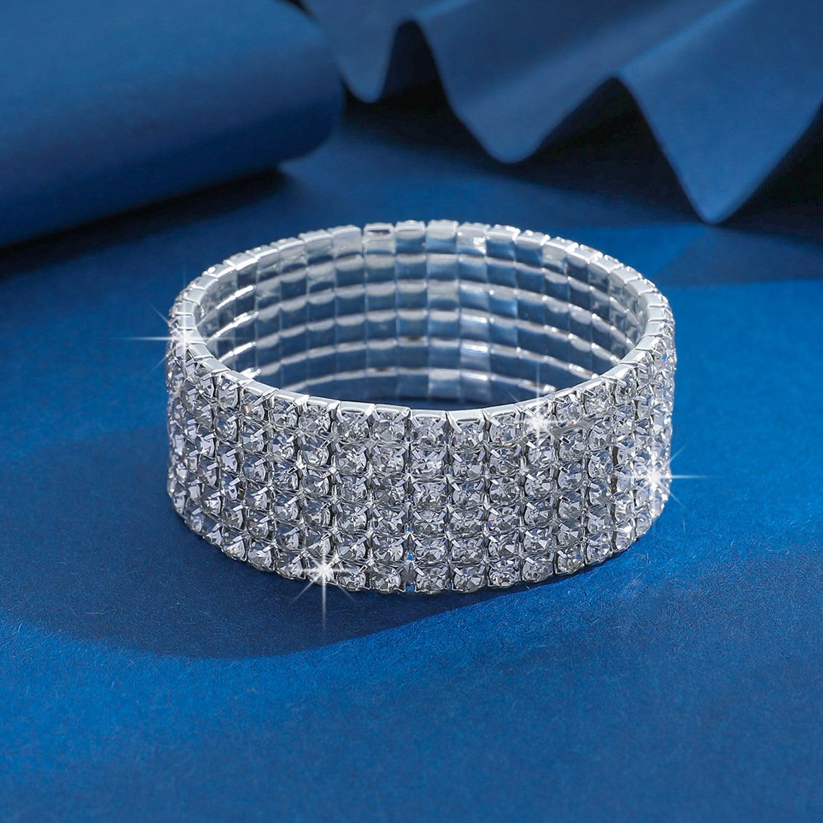 Elegante pulsera de diamantes con múltiples drenajes