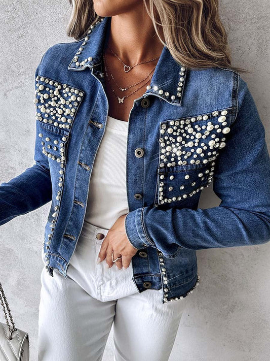 Veste en jean avec décoration en perles et strass 