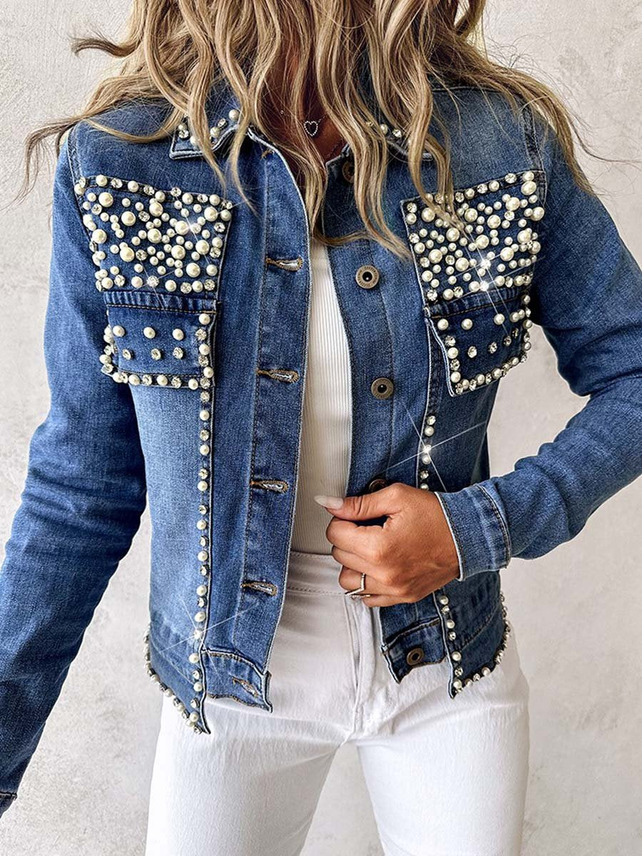 Veste en jean avec décoration en perles et strass 