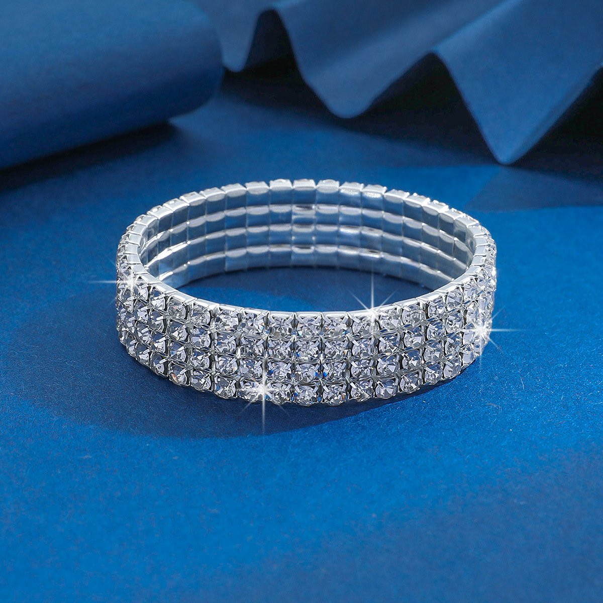 Elegante pulsera de diamantes con múltiples drenajes