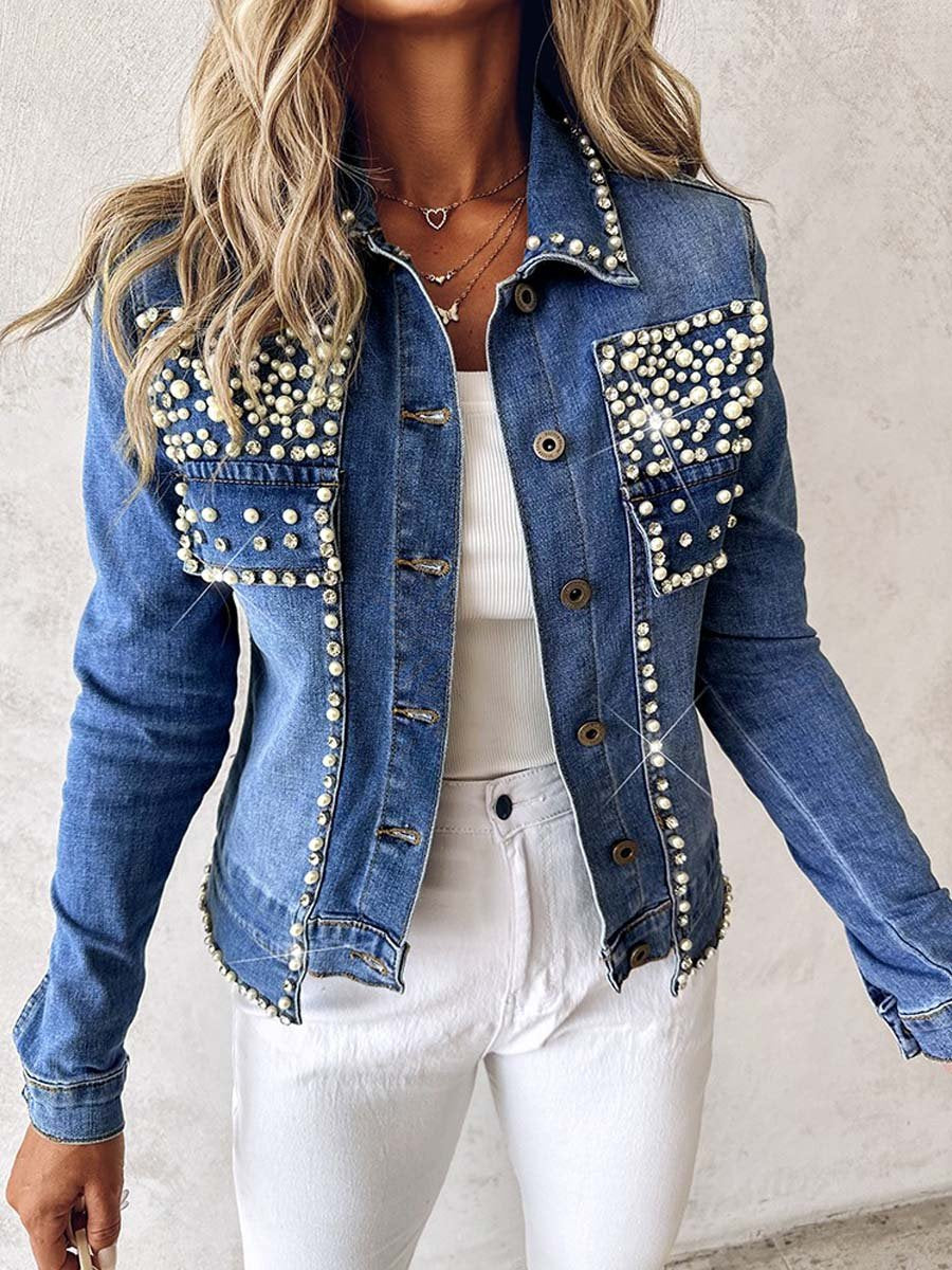 Veste en jean avec décoration en perles et strass 