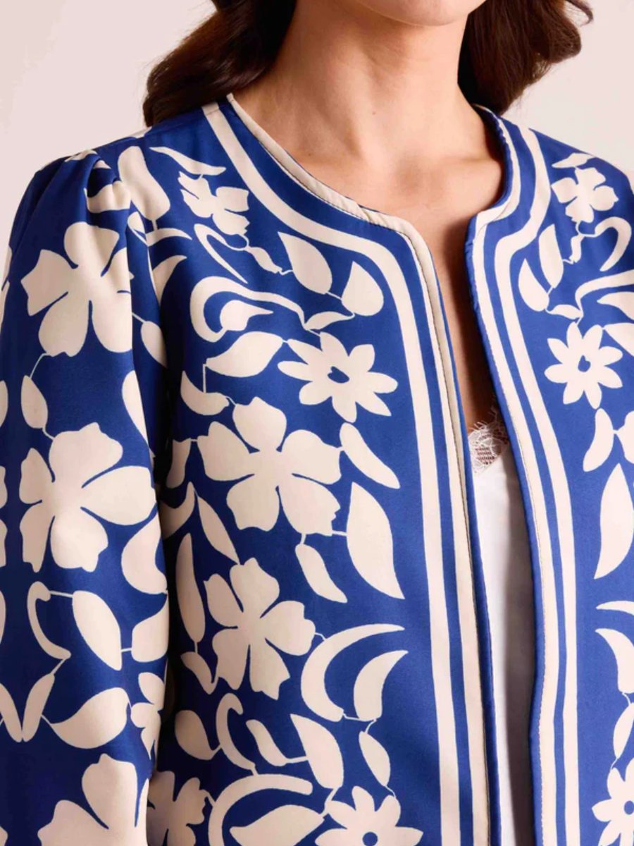 La chaqueta con estampado floral